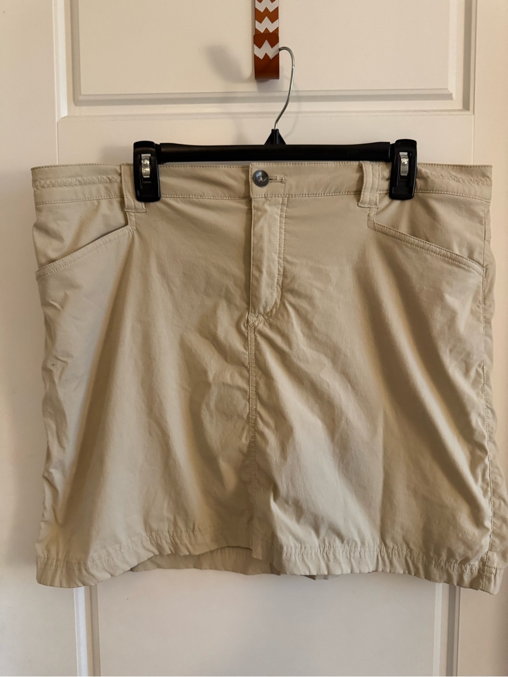 Eddie Bauer - Casual Khaki Shorts - Lightweight Everyday - Size 16